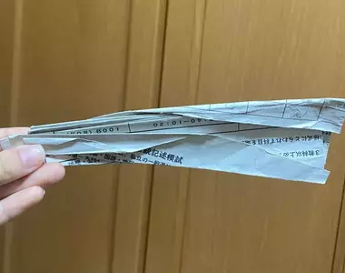 《從包包深處現身的東西》總會發現被壓爛的紙?18歲網友擔心自己改不掉這個壞習慣
