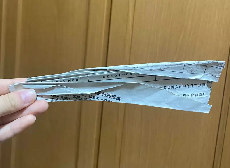 《從包包深處現身的東西》總會發現被壓爛的紙?18歲網友擔心自己改不掉這個壞習慣 《從包包深處現身的東西》總會發現被壓爛的紙?18歲網友擔心自己改不掉這個壞習慣