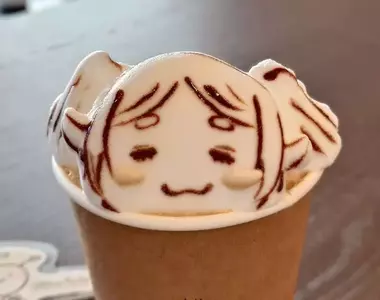 葬送的芙莉蓮《芙莉蓮 3D咖啡拉花》看著用湯匙碰觸奶泡那ㄉㄨㄞㄉㄨㄞ感覺得好萌