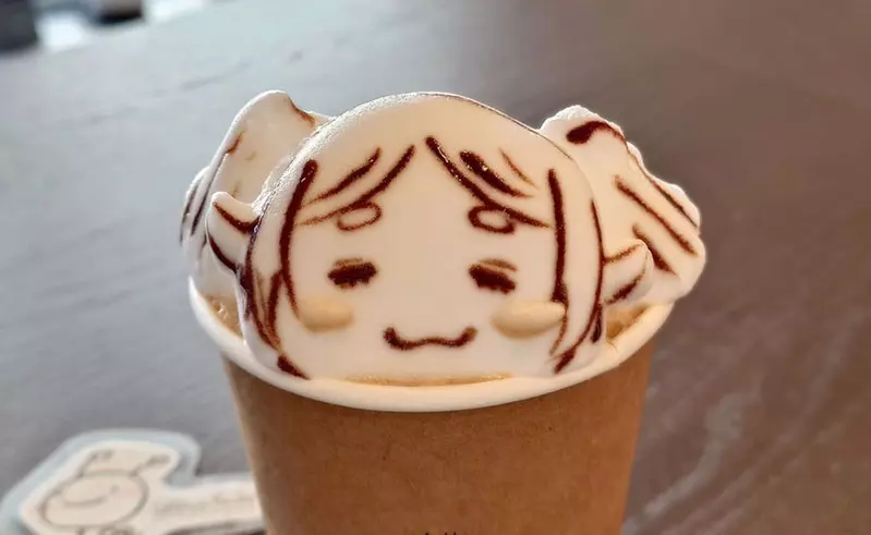 葬送的芙莉蓮《芙莉蓮 3D咖啡拉花》看著用湯匙碰觸奶泡那ㄉㄨㄞㄉㄨㄞ感覺得好萌