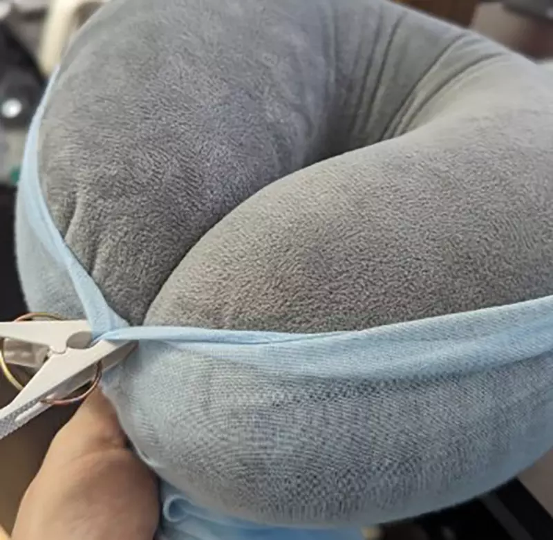 《U型枕的妙用》不知道胸部乳溝陰影怎麼畫 繪師發現用這東西模擬超好用? 《U型枕的妙用》不知道胸部乳溝陰影怎麼畫 繪師發現用這東西模擬超好用?