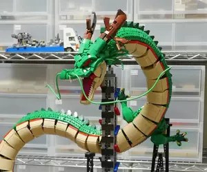 用樂高再現七龍珠裡的神龍 全長300公分的超巨尺寸模型
