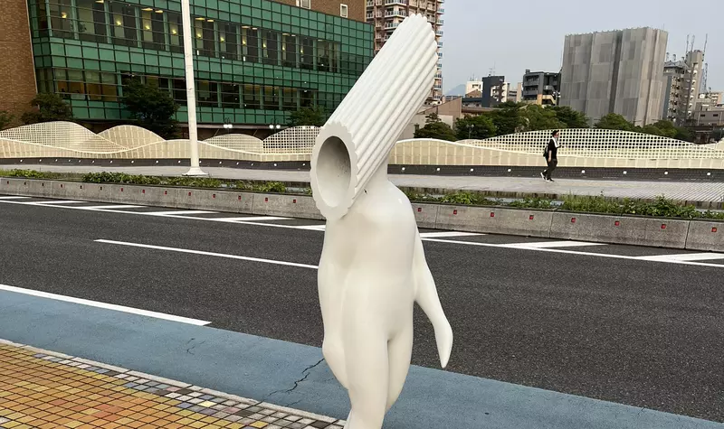 《筆管麵妖怪》日本街頭出現神秘雕塑 你看得出藝術家想要表達什麼嗎? 《筆管麵妖怪》日本街頭出現神秘雕塑 你看得出藝術家想要表達什麼嗎?