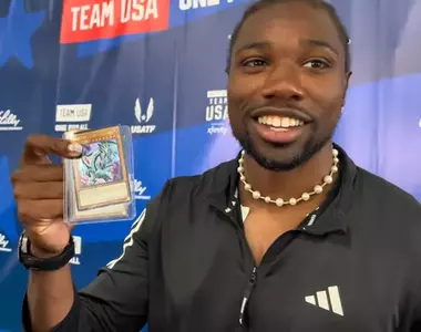 奧運選拔賽出現《青眼白龍》遊戲王卡片 美國田徑選手「Noah Lyles」在跑道上直接霸氣召喚