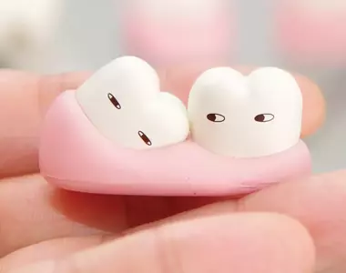 扭蛋玩具《沉默的牙齒角色》這商品讓我想起了我的智齒,就是因為它害我蛀牙把臼齒也拔了QQ
