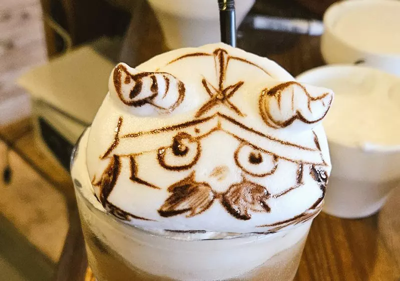 《迷宮飯》拿鐵角色拉花 先西的立體拉花感覺軟呼呼好像很好喝的樣子❤