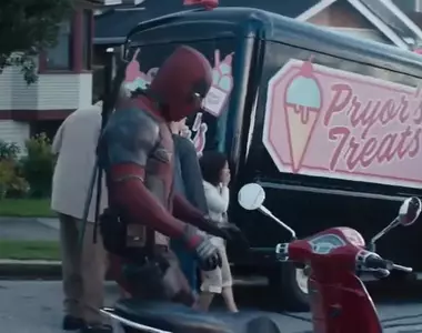 《主角搶機車追壞人》某些觀眾超在意這種情節 還會將情感投射到被搶的車主身上