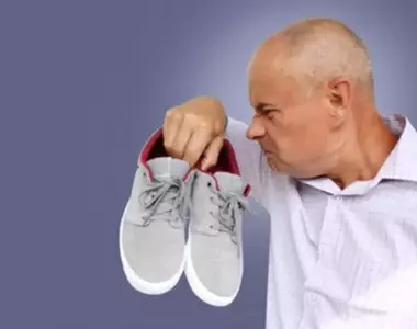 五十路阿姨騷擾事件 男子藉著問路機會要求脫鞋 得逞後還狂吸了一口穿過鞋子的味道