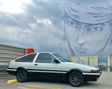《夏天開AE86出門的下場》車主熱到受不了 40年前的冷氣無法應付全球暖化