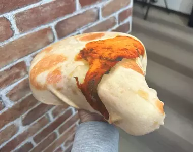 轉蛋商品《饢餅單車坐墊套》有趣歸有趣,但不會有人拿去沾咖哩然後狂舔一波吧?