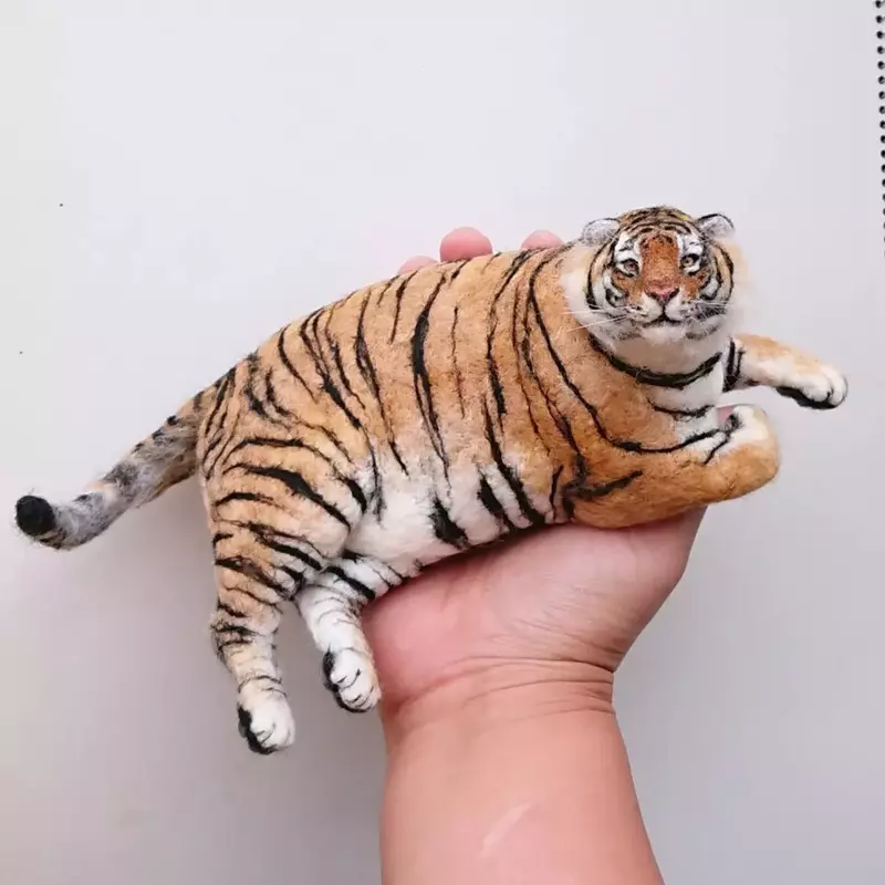 羊毛氈西伯利亞胖虎 這肥軟Q彈的模樣也太可愛了吧XD 羊毛氈西伯利亞胖虎 這肥軟Q彈的模樣也太可愛了吧XD