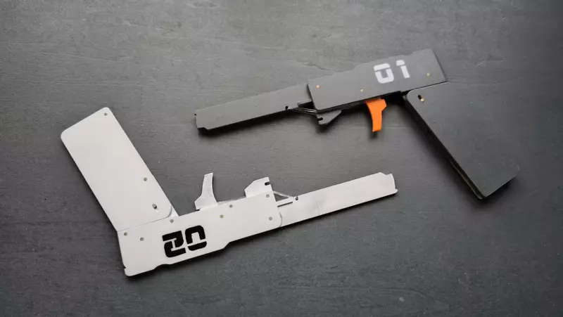 《卡片式橡皮筋槍》單手操作瞬間化身特務 簡約科幻風設計大獲好評