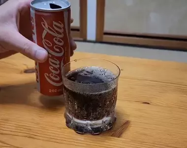 《半世紀前的可口可樂》日本網友爬山撿到開來喝 大家直呼可怕其實另有原因……