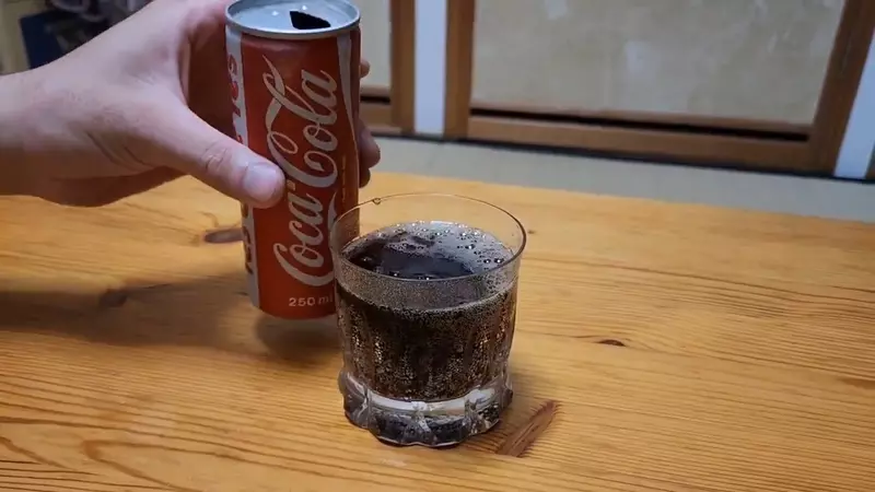 《半世紀前的可口可樂》日本網友爬山撿到開來喝 大家直呼可怕其實另有原因……