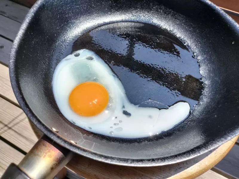 在炎熱七月的煎雞蛋實驗 放置一小時這雞蛋大概就熟了(汗) 在炎熱七月的煎雞蛋實驗 放置一小時這雞蛋大概就熟了(汗)