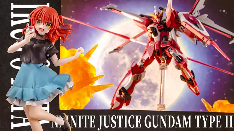 用百元商店素材重現「機動戰士鋼彈SEED」OP場景 結合實體模型這樣展示背景板超天才(拇指)