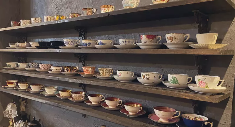 《咖啡廳遭遇大地震》整排茶杯都沒摔破你敢信?止滑墊的效果讓網友直呼太神了 《咖啡廳遭遇大地震》整排茶杯都沒摔破你敢信?止滑墊的效果讓網友直呼太神了