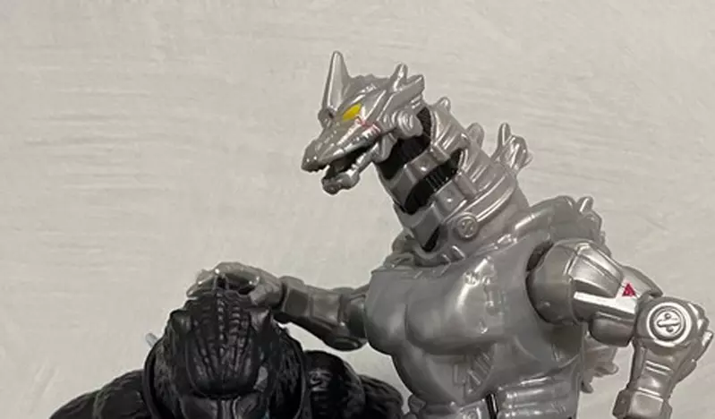 用哥吉拉模型表現酒醉的方式 這個是拍背不是壓頭,大家千萬千萬別想歪w 用哥吉拉模型表現酒醉的方式 這個是拍背不是壓頭,大家千萬千萬別想歪w