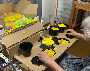 網友自製了一款堆幣機遊戲 做給了喜歡玩這款遊戲的92歲老奶奶