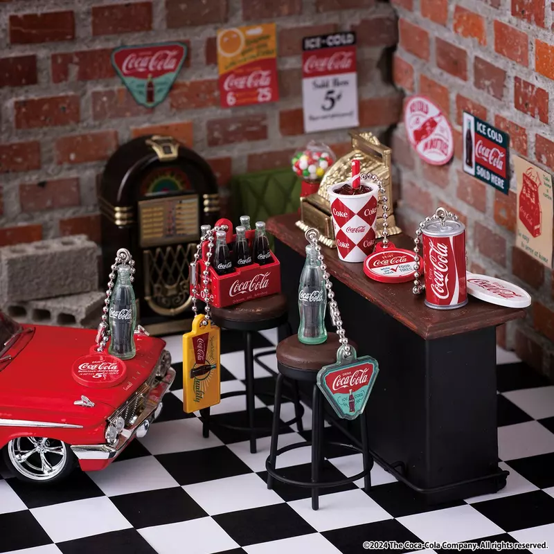 萬代推出《可口可樂模型吊飾》歷代扭蛋 把經典掛在身上趴趴走 萬代推出《可口可樂模型吊飾》歷代扭蛋 把經典掛在身上趴趴走