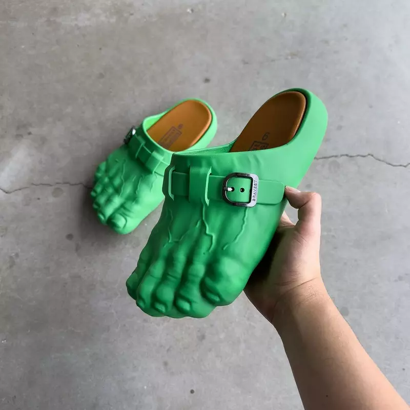 綠巨人浩克穆勒鞋 穿這個搭手扶梯的時候是不是要更加小心XD