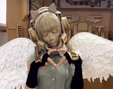 厚紙板創作達人 能用紙材做出槍械、機器人跟載具 而且看他的影片最後 一定都會被震撼到