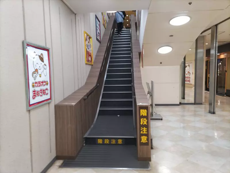 讓人大腦產生BUG的搞怪風景 注意這不是手扶梯而是普通的樓梯喔(笑)