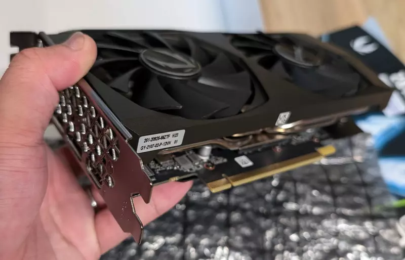 《舊衣店挖到寶》竟然出現超便宜RTX3060顯卡?老闆不懂這是什麼東西黑白賣? 《舊衣店挖到寶》竟然出現超便宜RTX3060顯卡?老闆不懂這是什麼東西黑白賣?