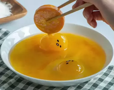 超越藝術等級的《蛋黃哥》黏土作品 整個作業流程強調的就是臀部的線條XD