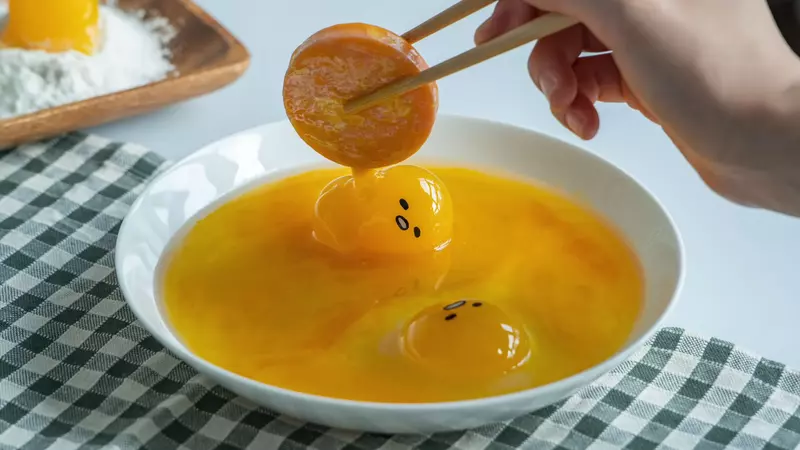 超越藝術等級的《蛋黃哥》黏土作品 整個作業流程強調的就是臀部的線條XD