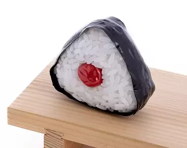 1/1比例組裝模型《飯糰》總共1456顆米粒，我一粒一粒黏是要黏到民國幾年？