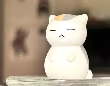 網友製作《夏目友人帳 漆》1:1比例貓咪老師黏土玩偶,迷你版小小的模樣超可愛