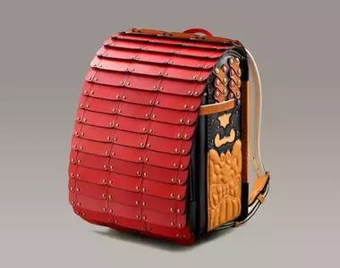 價格50萬日幣的《日本小學生武將書包》防禦力很高!刀槍劍戟打過來都不用怕(咦)