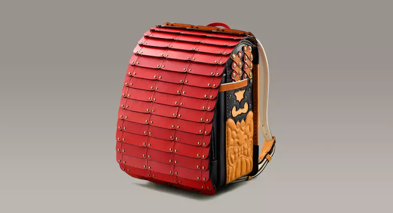 價格50萬日幣的《日本小學生武將書包》防禦力很高!刀槍劍戟打過來都不用怕(咦) 價格50萬日幣的《日本小學生武將書包》防禦力很高!刀槍劍戟打過來都不用怕(咦)