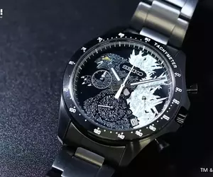 聯名錶款《哥吉拉-1.0》SEIKO 與 Bandai 聯手推出，錶面還有立體哥吉拉刻痕以及  會發光的背鰭~超帥