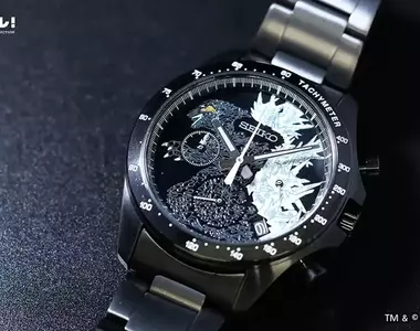 聯名錶款《哥吉拉-1.0》SEIKO 與 Bandai 聯手推出,錶面還有立體哥吉拉刻痕以及  會發光的背鰭~超帥