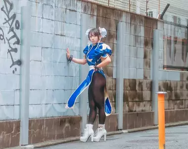 日本Coser高度還原《快打旋風 春麗》真心想看這一雙緊實大腿施展「迴旋鶴腳蹴」