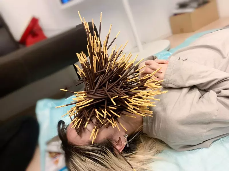 《有多少讚就吃多少Pocky巧克力棒》據說這是累積了3300個讚的結果