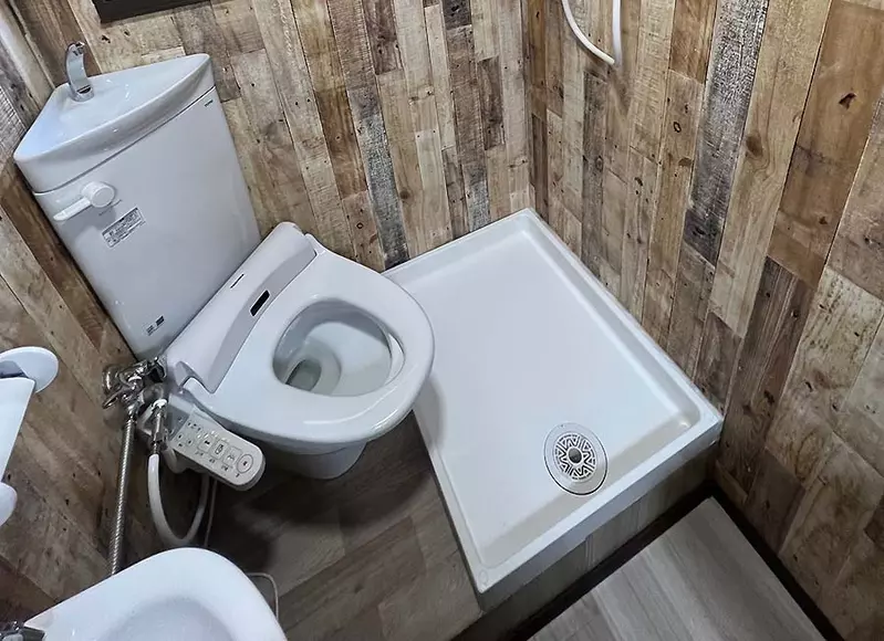 《日本東京話題蝸居套房》不到2坪房租要價台幣8000元 跟監獄相比哪邊比較糟糕呢? 《日本東京話題蝸居套房》不到2坪房租要價台幣8000元 跟監獄相比哪邊比較糟糕呢?