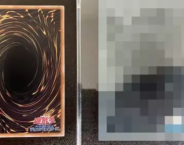 《遊戲王卡日曬4年的結果》提供給想自製色違版的玩家參考 想保值也得小心不要變成這樣了