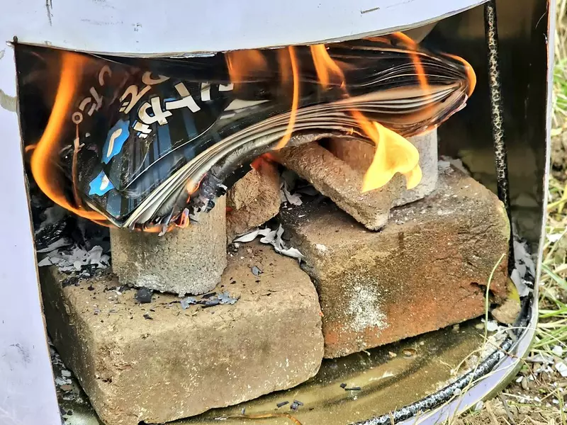 《同人誌烤地瓜》庫存堆在家裡看了也傷心 不如吃下肚化為將來的創作能量吧 《同人誌烤地瓜》庫存堆在家裡看了也傷心 不如吃下肚化為將來的創作能量吧