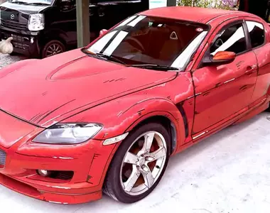 漫畫風塗裝《馬自達RX-8》像極了「頭文字D」或「灣岸競速」的車子,腦中「deja vu」的音樂聲馬上就跑了起來