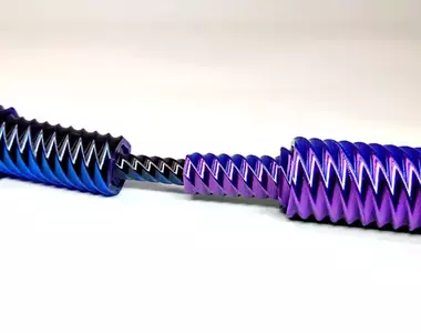 大受歡迎的《無限螺絲套娃玩具》可以讓小朋友一玩再玩停不下來的趣味商品