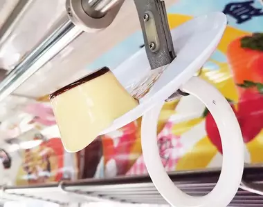 感覺要掉要掉的《布丁吊環》日本長良川鐵道「食品模型」列車上的奇景