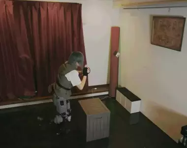 初代《惡靈古堡》遊戲問題 想推箱子卻老是喬不到對的角度，導致角色老是在那邊原地跑半天