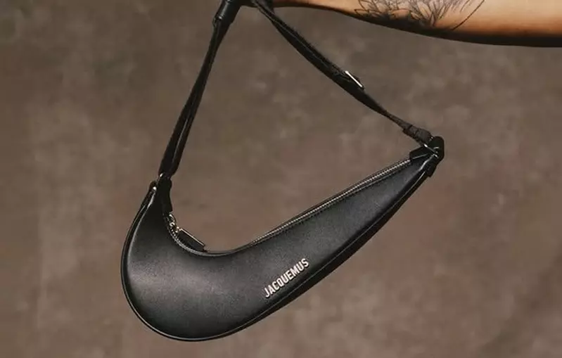 最潮勾勾包《Nike x Jacquemus》特殊的LOGO打勾造型引起話題，網友開玩笑甚至可以拿來裝OO