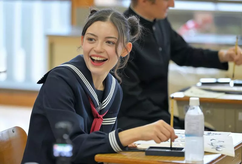 《一日日本學生》外國人觀光客穿上水手服 親自體驗動漫中的校園生活 《一日日本學生》外國人觀光客穿上水手服 親自體驗動漫中的校園生活