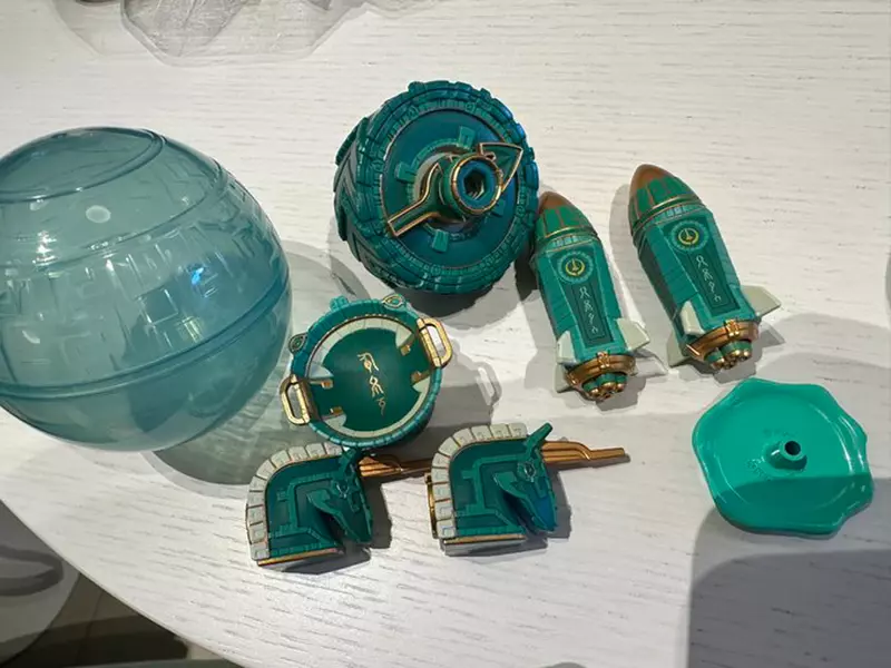 扭蛋商品《左納烏零件轉蛋》來到現實生活也能像薩爾達傳說「國王之淚」中的林克那樣組東西惹 扭蛋商品《左納烏零件轉蛋》來到現實生活也能像薩爾達傳說「國王之淚」中的林克那樣組東西惹