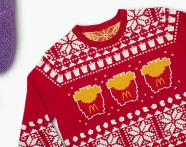 聖誕節檔期限定周邊《麥當勞醜毛衣》仔細看看薯條或奶昔大哥的款式不醜啊,反而還有一點可愛呢❤