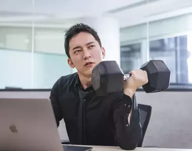 《肌肉絕對不會背叛你》這個口號沒有問題 但網友明白一個道理，當你老了之後關節就會背叛你QQ